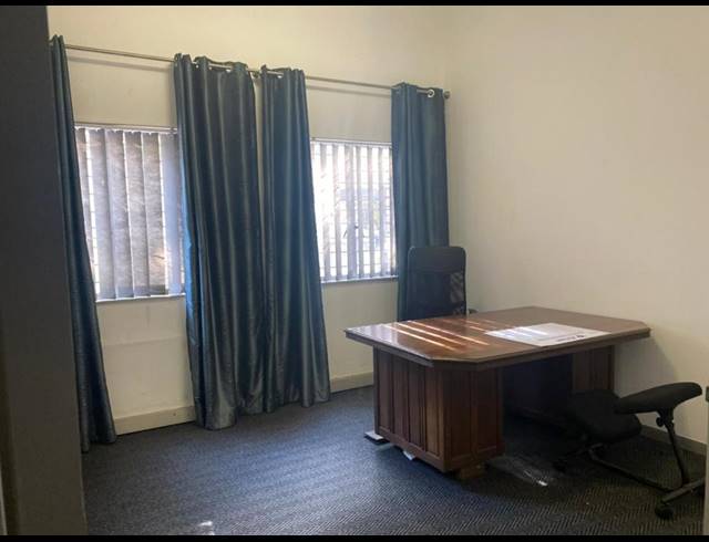 400M² WAREHOUSE TO LET IN EASTGATE